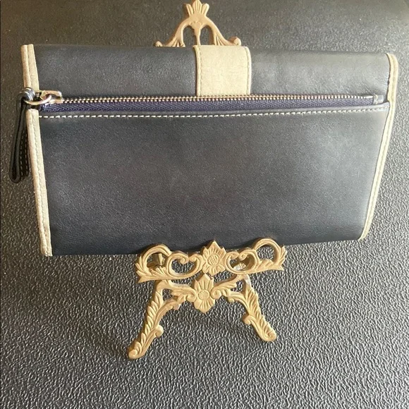 Coach Black and Cream Wallet - Picture 3 of 8